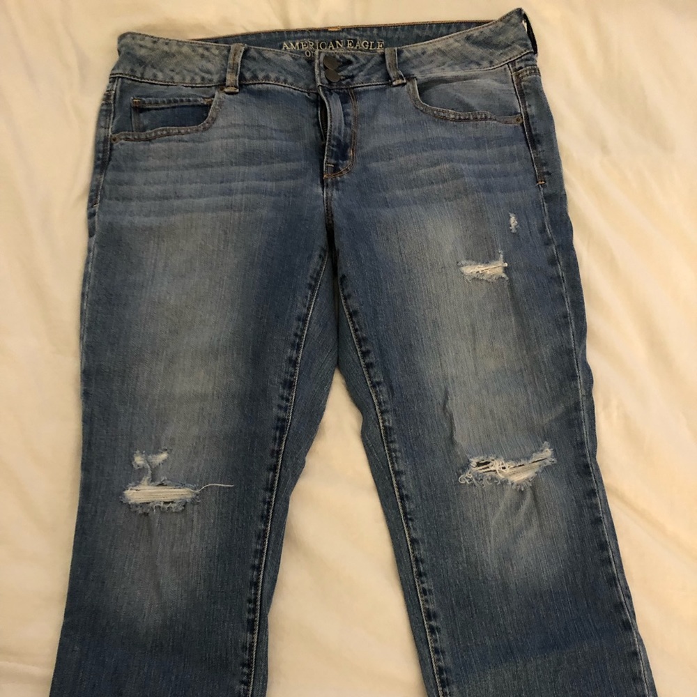 Ripped denim American Eagle capris.
